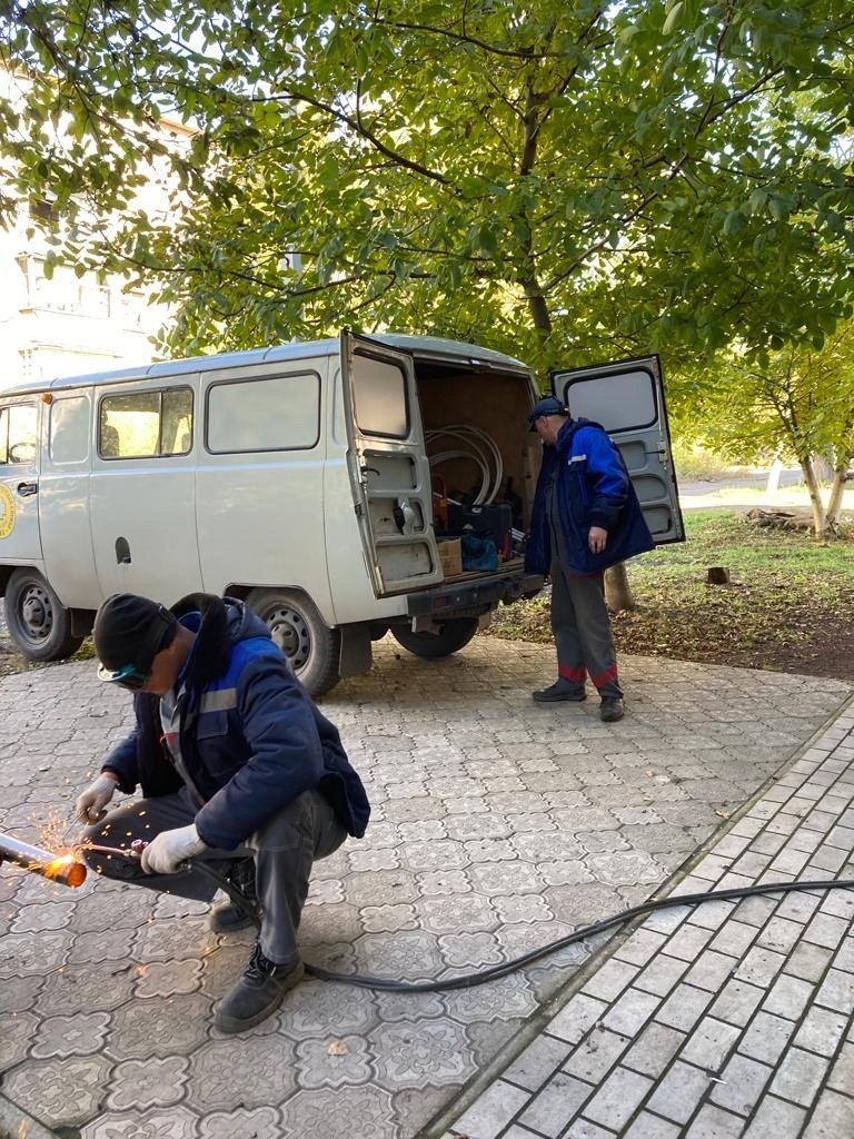 Калужские бригады продолжают аварийно-восстановительные работы в Луганской Народной Республике.